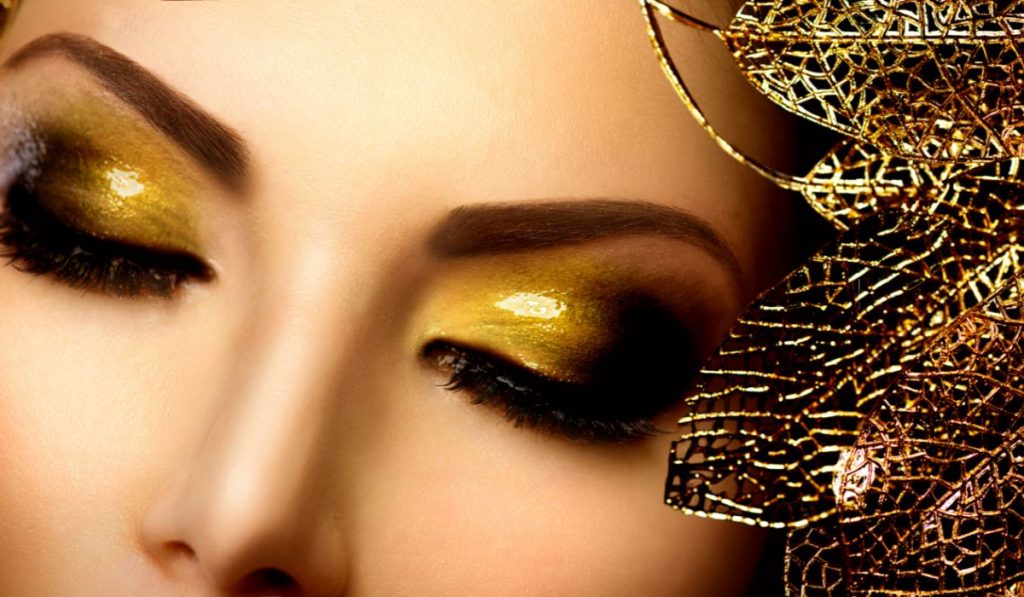 Black and Gold Glitter Eye Makeup