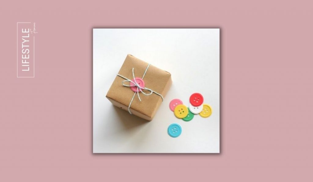 Button Gift Wrap Idea