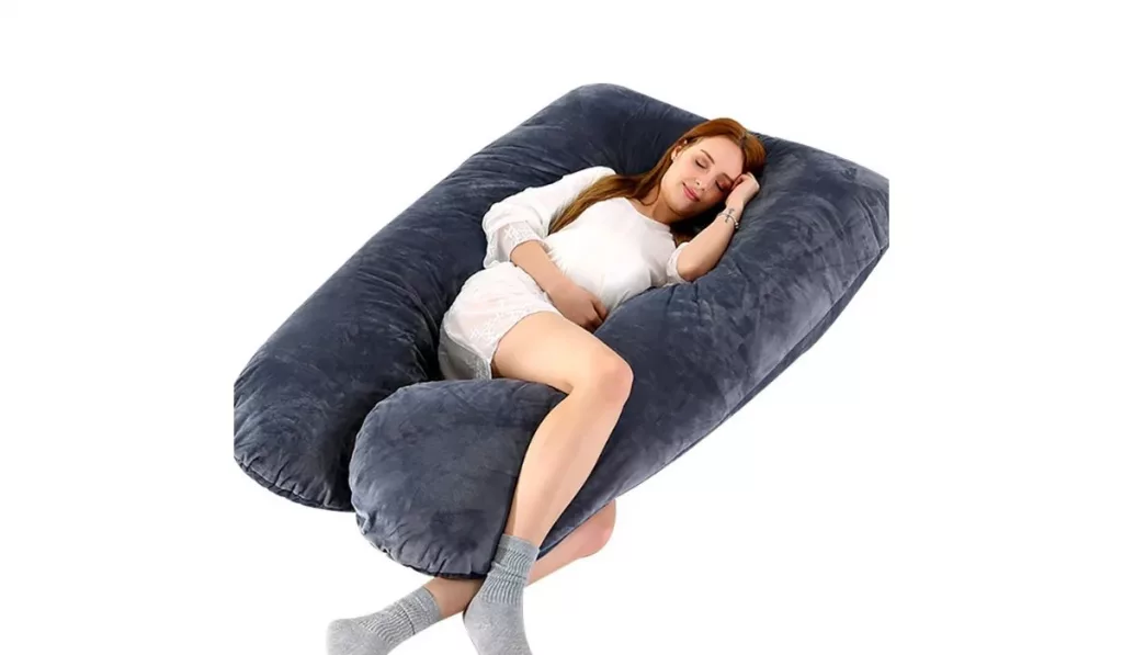 How to Sleep With A Pregnancy Pillow