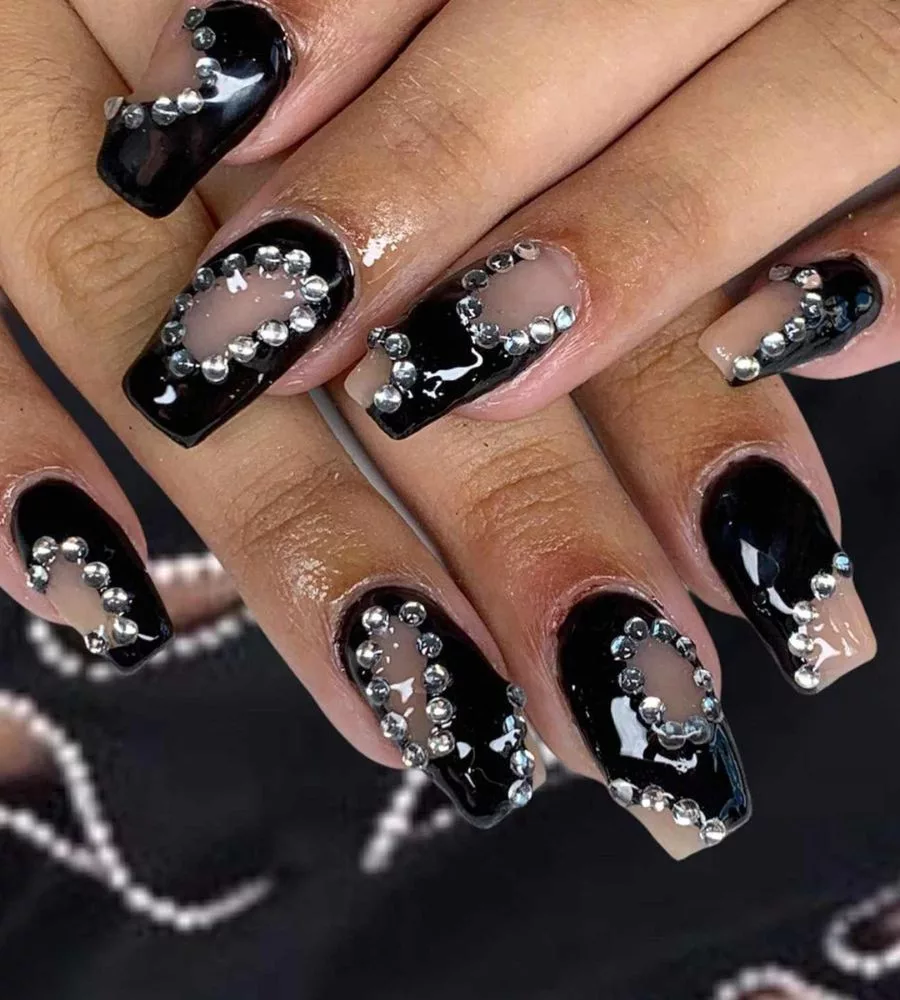 Black Diamond Stripes Nails