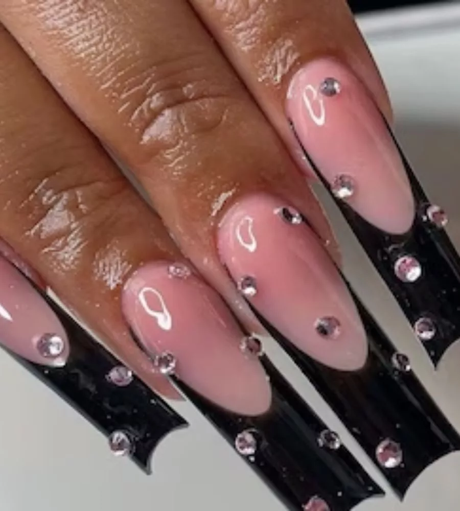 best black nails with diamonds