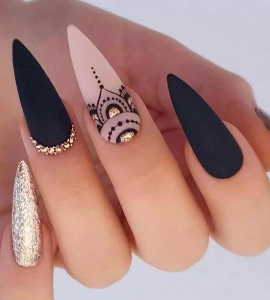 black nails with diamonds